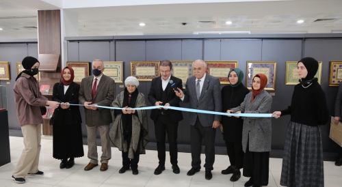 “Aşk Boyadı Beni Kane” Ebru sergisi sanatseverlerle buluştu