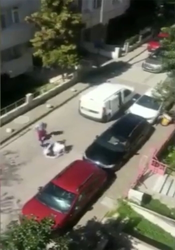 (Özel) Avcılar’Da Fırıncıların Sokakta Ekmek Satma Kavgası
