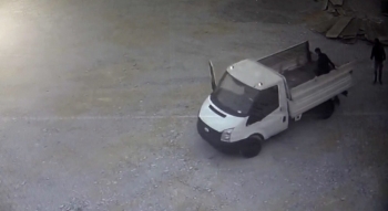 (Özel) Bekçiyi Bıçakla Etkisiz Hale Getirip, Malzemeleri İşte Böyle Çaldılar
