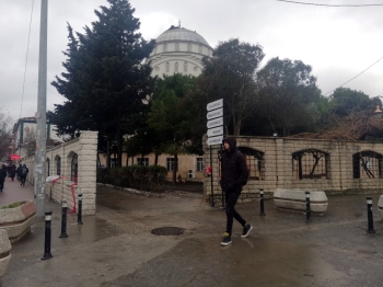 (Özel) Depremde Minaresi Yıkıldı, Fırtınada Kubbe Kaplaması Söküldü

