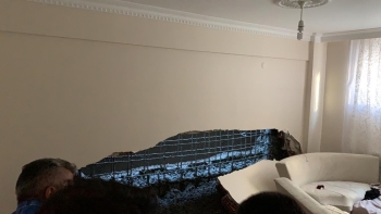 (Özel) Gaziosmanpaşa’Da İnşaat Çalışması Sırasında Bir Binanın Duvarı Çöktü
