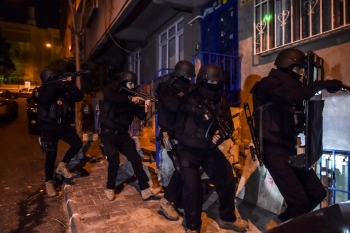 (Özel) İstanbul’Da Deaş’In Sözde ’Emir’ Yapısına Operasyon: 13 Gözaltı
