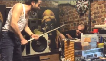 (Özel) İstanbul’Da Dehşet Anları: Sopa Ve Satırla Dövdü
