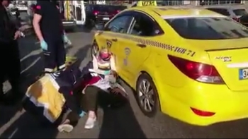(Özel) İstanbul Tuzla’Da Yolun Karşısına Geçmek İsteyen Kadına Taksi Çarptı
