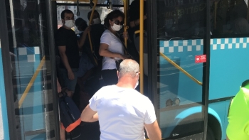 (Özel) Polisin Durdurduğu Tıka Basa Dolu Otobüsten 48 Yolcu Çıktı
