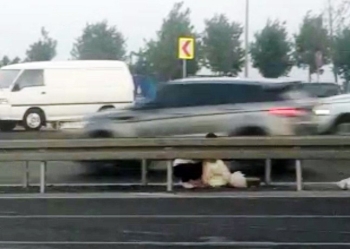 (Özel) Sahilden Kovuldular, Refüjde Mangal Yaptılar
