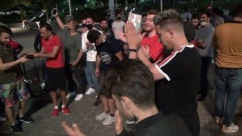 (Özel) Taksim Meydanı’Nda "Pes" Dedirten Müzik Şöleni
