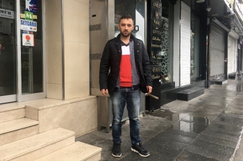 (Özel) Talihsiz Adamın Önce Motorunu Çaldılar, Bir Gün Sonra Da Duran Aracına Çarptılar
