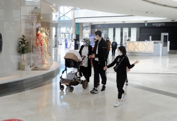 14 Yaş Altı Çocuklar Kısıtlama Öncesi Son Dakikalarını Avm’De Geçirdiler
