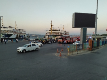 Arabalı Vapurda Panik Anları: İtfaiye Ekibi Sevk Edildi
