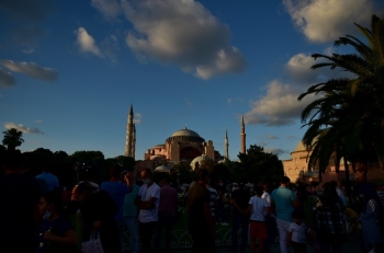 Ayasofya Önünde Akşam Namazı Kılındı
