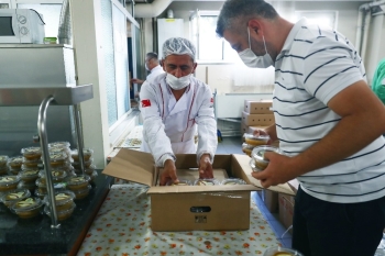 Bağcılar’Da 15 Bin Kap Aşure İkram Edildi
