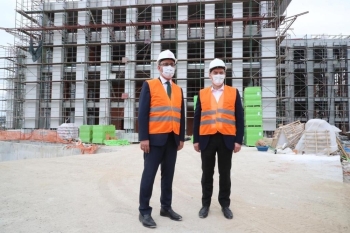 Bakan Kasapoğlu Ve Başkan Arısoy Buz Pistinde İncelemelerde Bulundu
