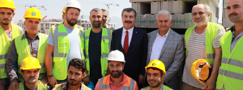 Bakan Koca, İzmir Bayraklı Şehir Hastanesi İnşaatında İncelemelerde Bulundu