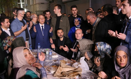 Bakan Soylu, Sarıgöl Mahallesi'ndeki Vatandaşlarla İftarda Buluştu