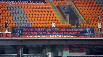 Başakşehir’Den Başkan Mustafa Cengiz İçin Pankart
