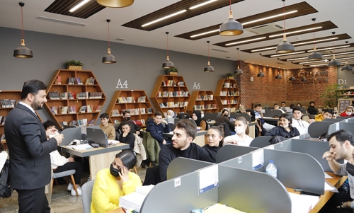 BAŞKAN ÖZTEKİN'DEN ÜNİVERSİTE ADAYLARINA MÜJDE