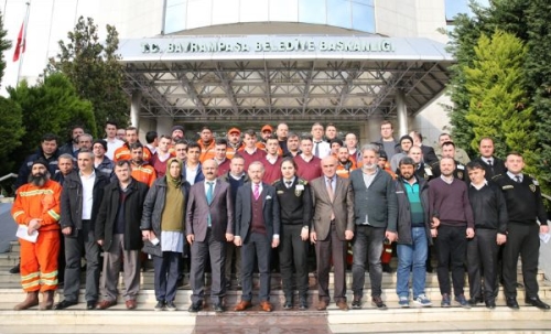 BAYRAMPAŞA BELEDİYESİ’NDEKİ TAŞERON İŞÇİLER KADROYA GEÇİYOR