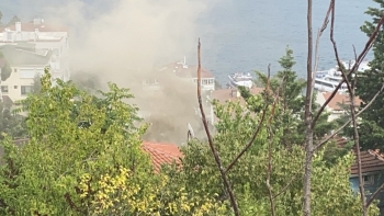Bebek’Te Binanın Çatısı Alev Alev Yandı
