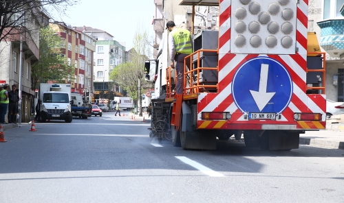 Belediyeden Caddelerde Şerit Çizgisi Çalışması