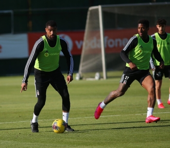 Beşiktaş Günü Çift İdmanla Tamamladı
