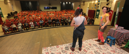 Binlerce Gaziosmanpaşalı Çocuk, Tiyatro Gösterileriyle Hem Eğleniyor Hem de Öğreniyor