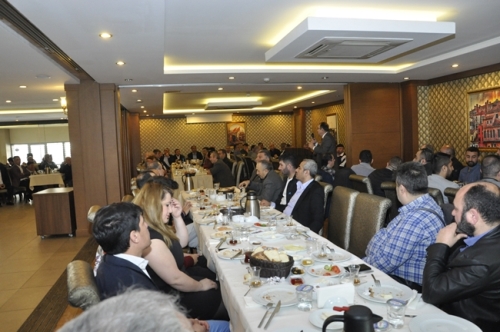 CHP Esnaf ve Müteahhitlerle Kahvaltıda Bir Araya Geldi