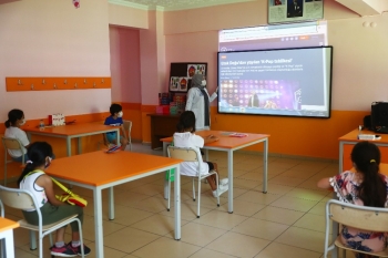 Çocuklar, K-Pop Tehlikesine Karşı Uyarıldı
