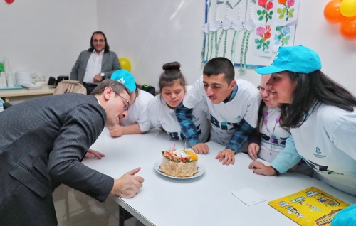 Engelsiz Kursiyerlere Doğum Günü Sürprizi