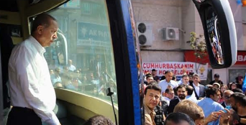 Erdoğan, AK Parti Sultangazi İlçe Başkanlığı'na ziyarette bulundu.