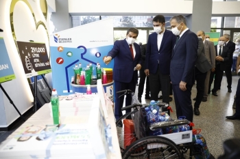 Esenler’De Geri Dönüşümden Elde Edilen 500 Bin Defter Öğrencilere Dağıtıldı
