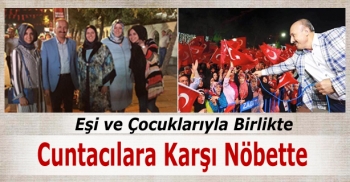 Eşi ve Çocuklarıyla Birlikte Cuntacılara karşı Nöbette