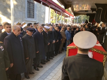 Eski Deniz Kuvvetleri Komutanı Oramiral Vural Bayazıt Son Yolculuğuna Uğurlandı
