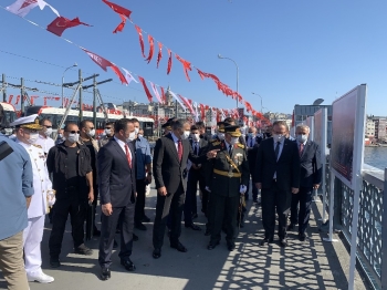 Galata Köprüsü’Nde “Başkumandan Büyük Taarruzu Anlatıyor” Sergisi
