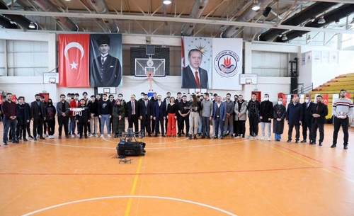 GENÇLER, İNSANSIZ HAVA ARACI TEKNOLOJİSİNİ ÖĞRENİYOR
