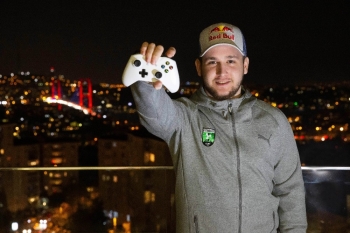 İsopowerr Canlı Yayında Rakiplerini Bekliyor
