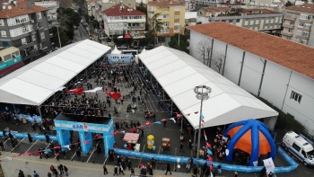 İstanbul’Da Kar Yağdı, Çocuklar Doyasıya Eğlendi
