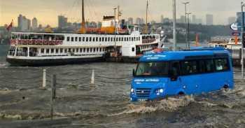İstanbul yağmura teslim oldu
