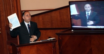 Kaçak ve Kanunsuz Koyulan Reklam Panoları mı Var