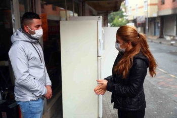 Kapı Kapı Dolaşıp “Yaşam Üçgeni”Ni Anlatıyor
