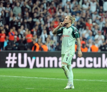 Karius’Tan Beşiktaş Taraftarına Veda Mesajı
