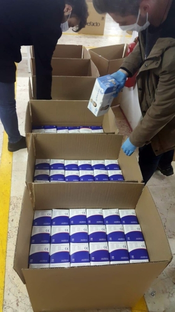 Korona Virüs Fırsatçılarına Baskın: 25 Bin Adet Maske Ele Geçirildi
