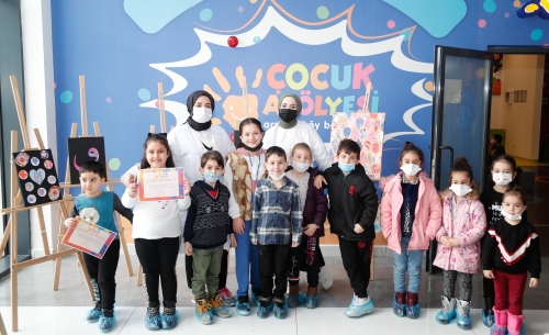 MİNİKLER EBRU SERGİSİ AÇTI