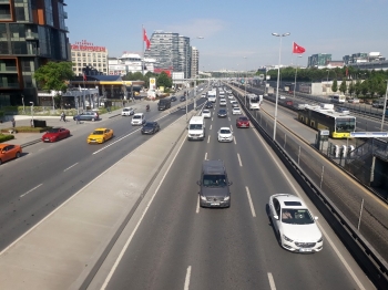 Normalleşme Sürecinin İkinci Gününde Trafik Yoğunluğu
