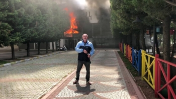 Önce İş Yerini Yaktı Sonra Silahla Dehşet Yaşattı
