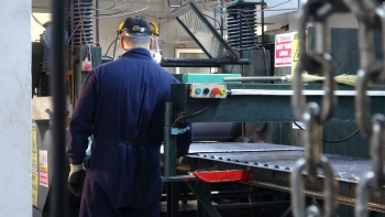 Osmanlı Saraylarının Vazgeçilmezi ’Kurşun’Un Dökümü Ve Çatılara Kaplanması İşte Böyle Yapılıyor
