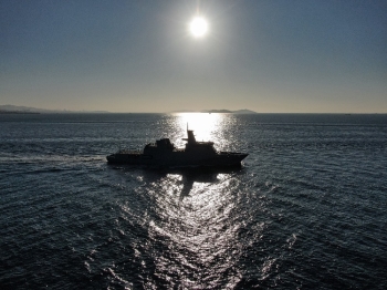 Pakistan’A Ait Savaş Korveti İstanbul Boğazı’Ndan Geçti
