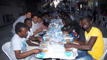 Prestij Caddesi’nde İlk İftar