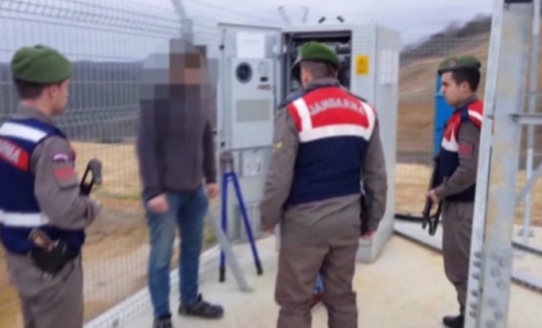  Reklamı Kapat Kardeş Akü Hırsızlarına Jandarmadan Suçüstü 