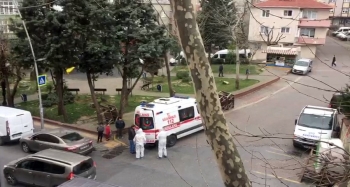 Sağlık Ekipleri Şüpheli Vak’Aya Müdahale Etti, Evde Kalması Gereken Çocuklar O Anları İzledi
